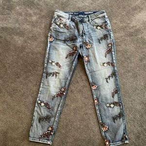 Like new, Laurie Felt embroidered jeans